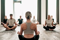 Yoga-Gruppe (c) wealthyadventure (Hotel Freigold)