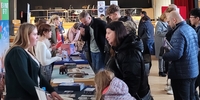 AUF IN DIE WELT Messe in Düsseldorf – Viel Interesse am Auslandsjahr (Stiftung Völkerverständigung) AUF IN DIE WELT Messe in Düsseldorf – Viel Interesse am Auslandsjahr (Stiftung Völkerverständigung)