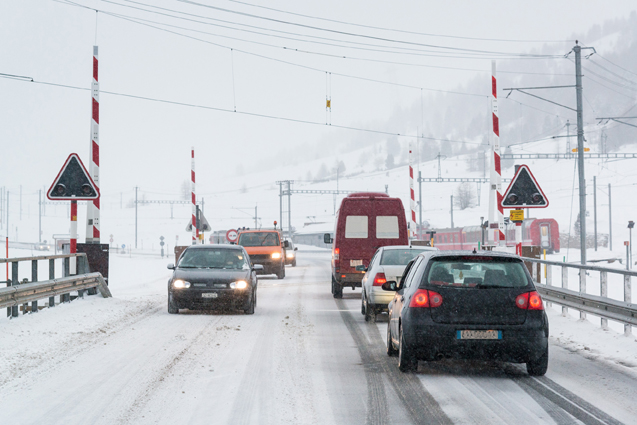 Schwere Schneestürme sorgen im Winter häufig für Zugausfälle. (Bildquelle: ERGO Group)