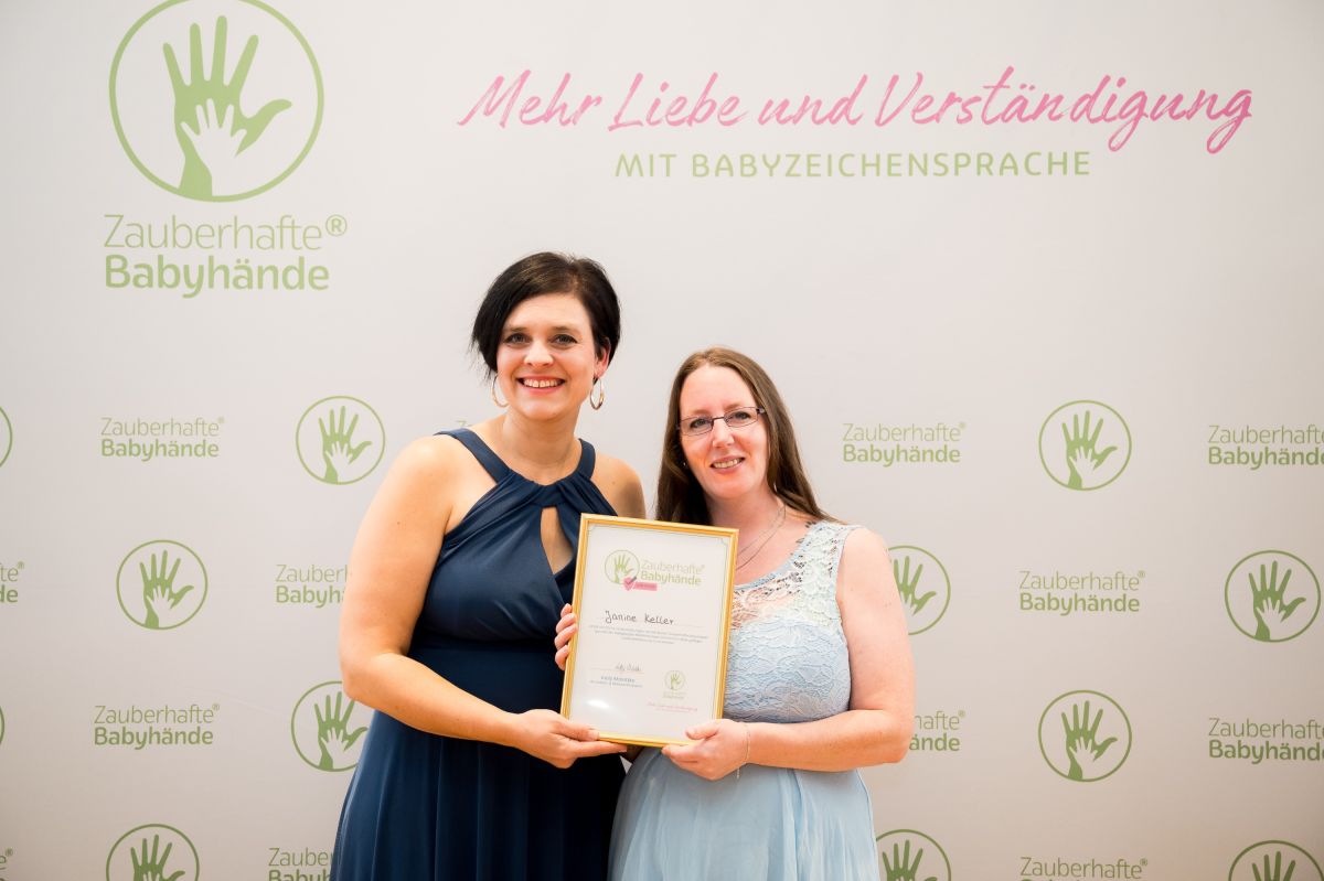 Janine Keller mit Expertin Kelly Malottke: Gemeinsam für stärkere Familien durch Babyzeichensprache (© Justin Bockey)