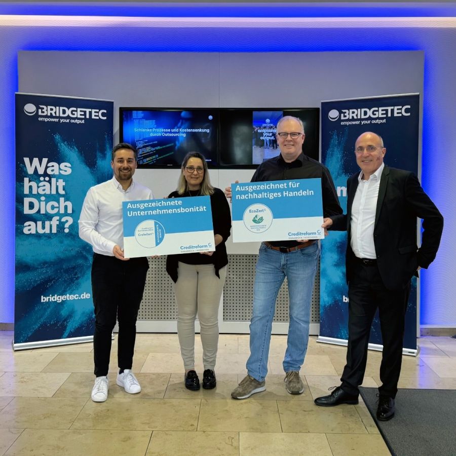 Dank an das Projekt-Team geleitet von Nicole Arndt (BRIDGETEC) und Maurice Schroeer (VelaDare) (© BRIDGETEC GmbH & Co. KG) Dank an das Projekt-Team geleitet von Nicole Arndt (BRIDGETEC) und Maurice Schroeer (VelaDare) (© BRIDGETEC GmbH & Co. KG)