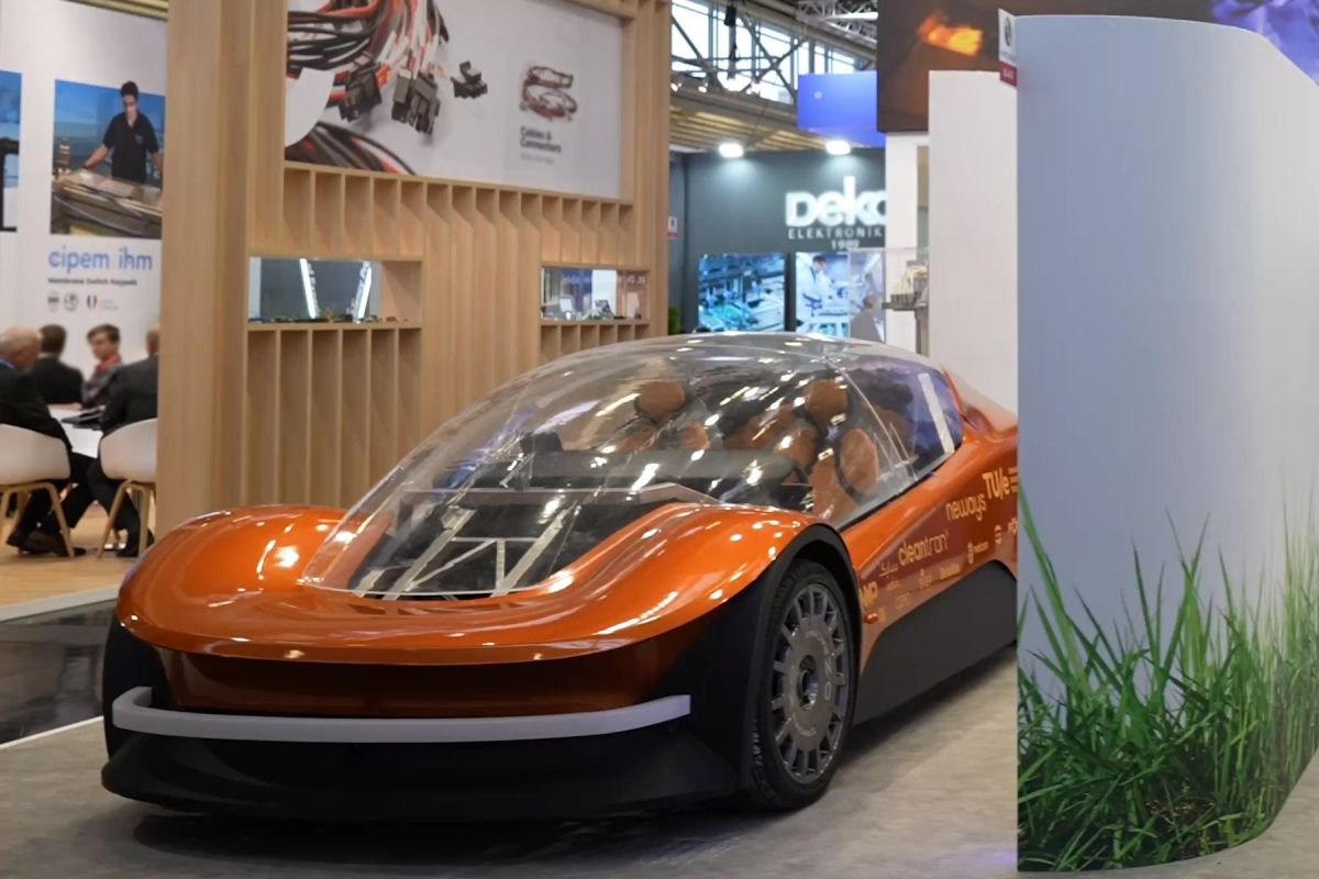 Innovatives Elektroauto, electronica 2024 auf der Messe München (© Messe.TV - Deutsche Messefilm & Medien GmbH) Innovatives Elektroauto, electronica 2024 auf der Messe München (© Messe.TV - Deutsche Messefilm & Medien GmbH)