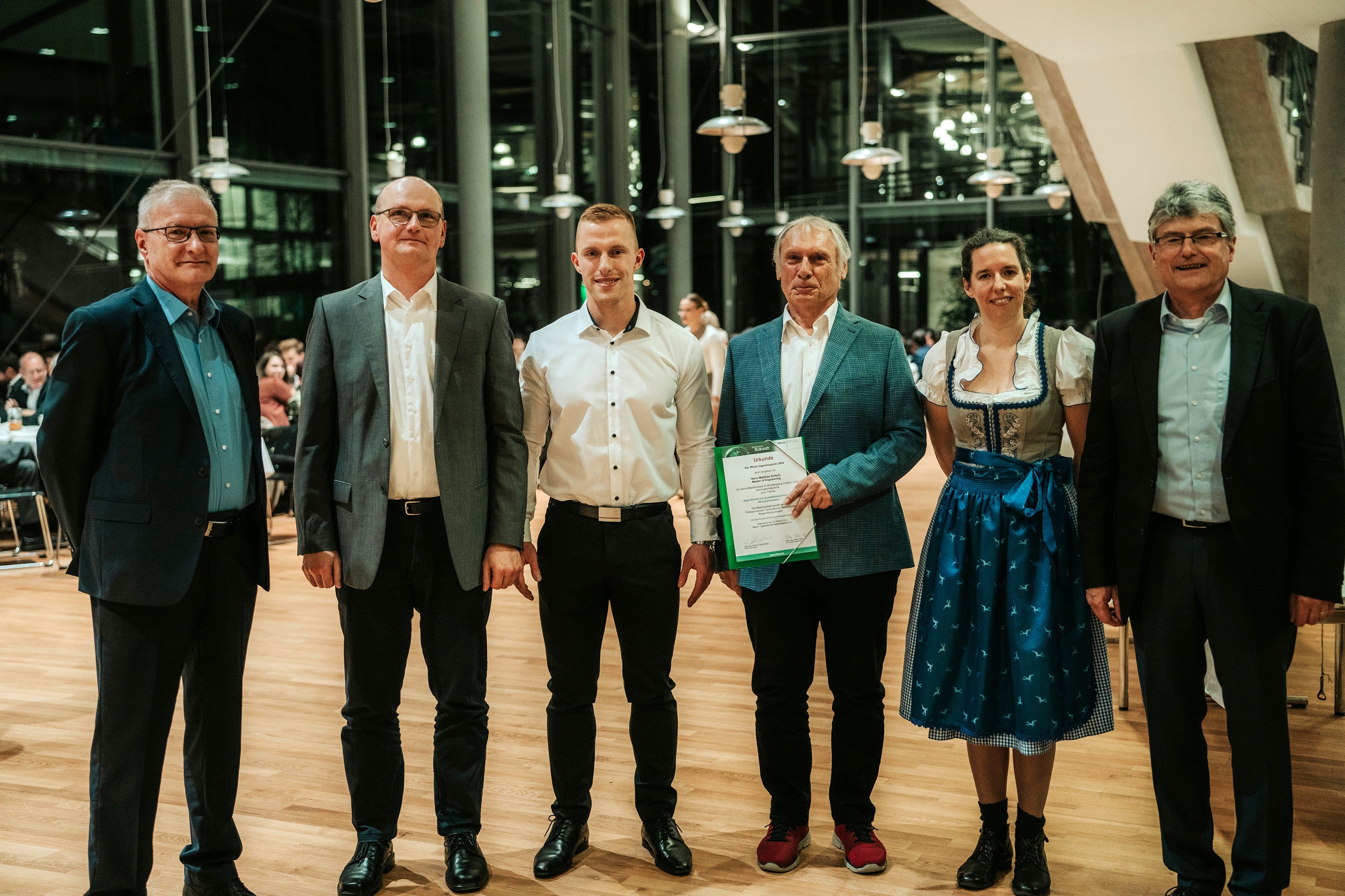 Foto: v.l.n.r.: P. Stöberl, Prof. Dr. A. Sehr, M. Solisch, H. Steinberger, Prof. Dr. S. Hipp, Prof. Dr. R. Holmer BU:OTH Regensbur Foto: v.l.n.r.: P. Stöberl, Prof. Dr. A. Sehr, M. Solisch, H. Steinberger, Prof. Dr. S. Hipp, Prof. Dr. R. Holmer BU:OTH Regensbur
