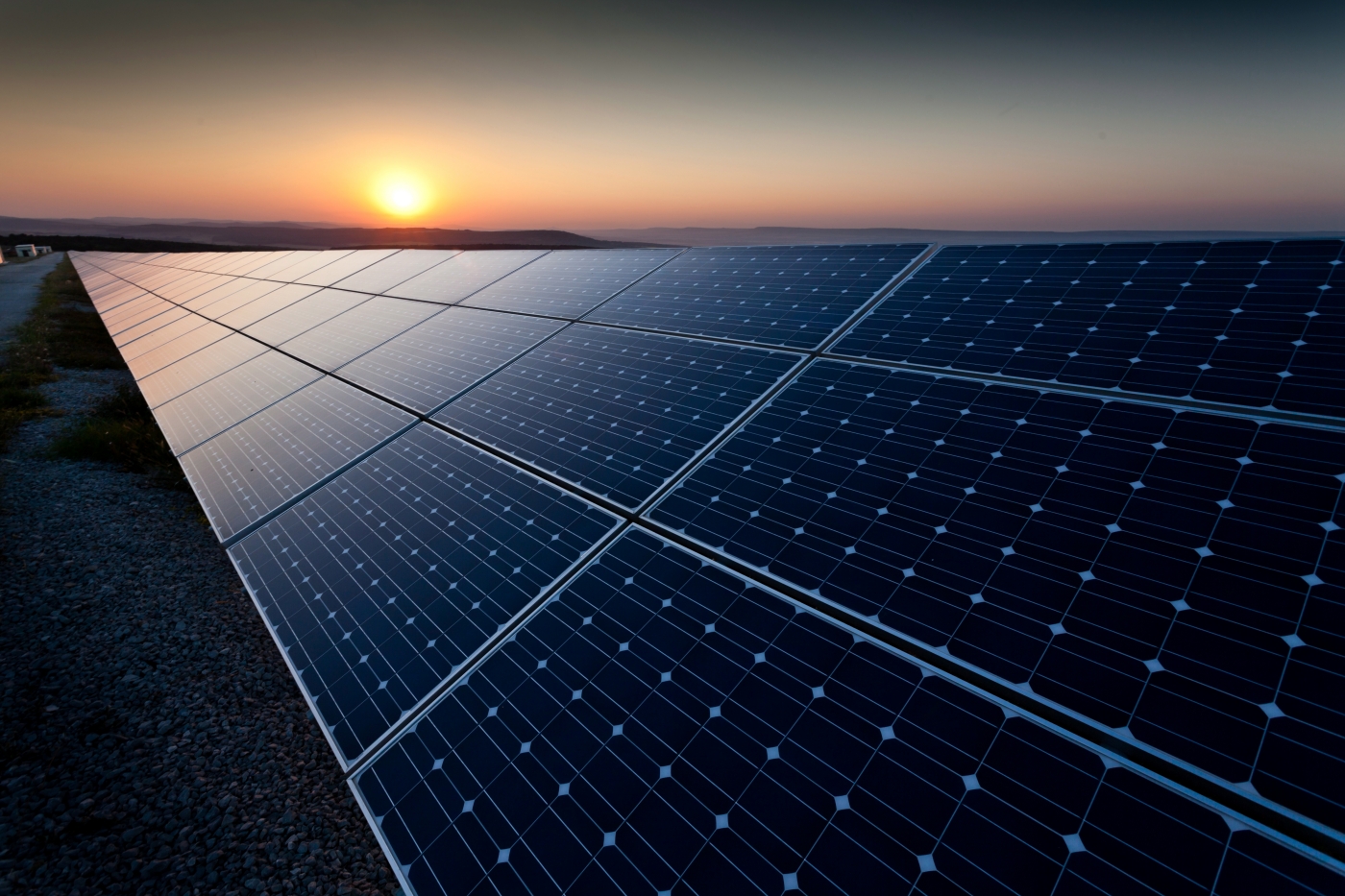 Solarpark im Sonnenuntergang Solarpark im Sonnenuntergang