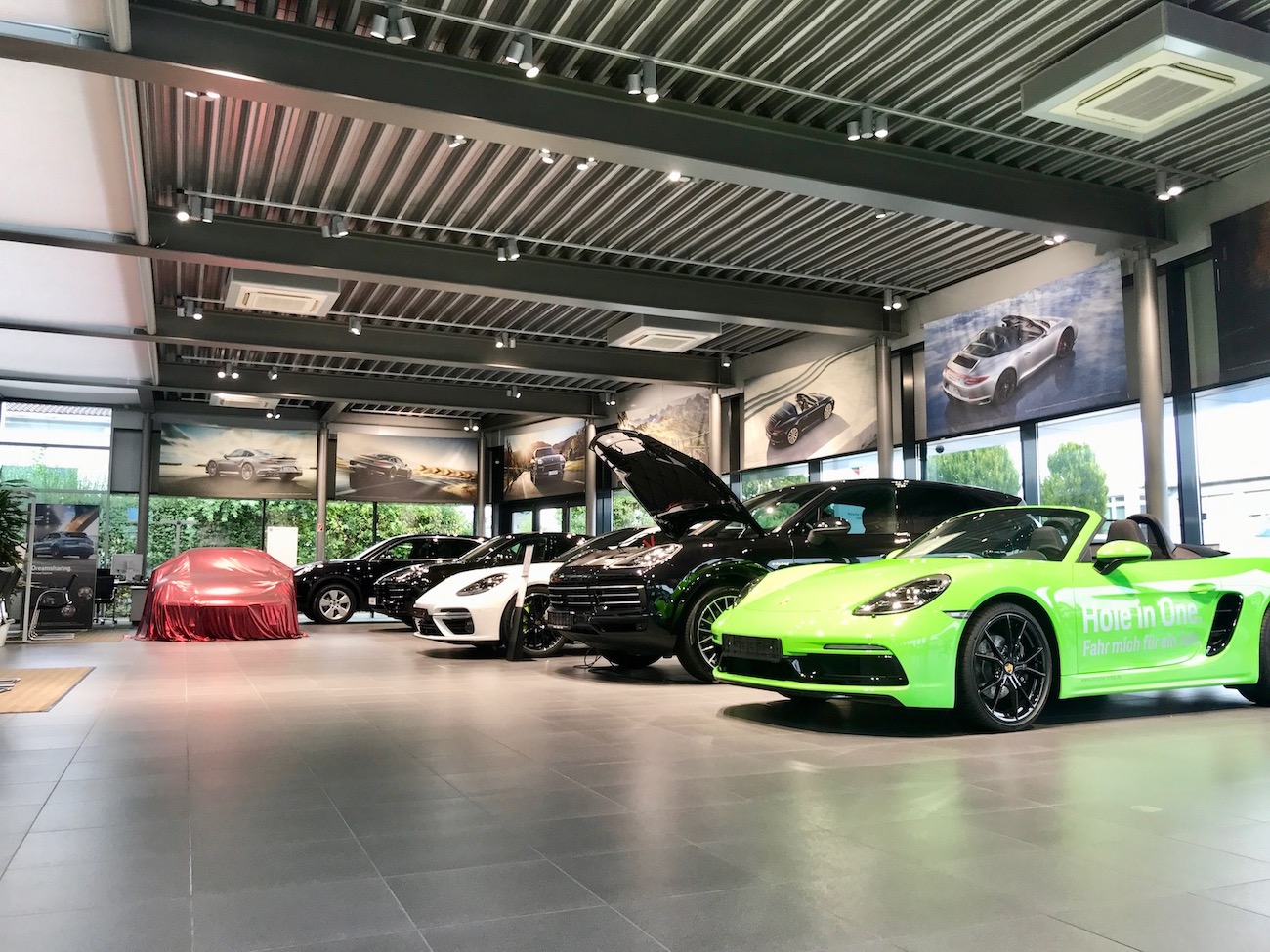 Chamäleon Strahler in Porsche Zentrum (Die Bildrechte liegen bei dem Verfasser der Mitteilung.) Chamäleon Strahler in Porsche Zentrum (Die Bildrechte liegen bei dem Verfasser der Mitteilung.)