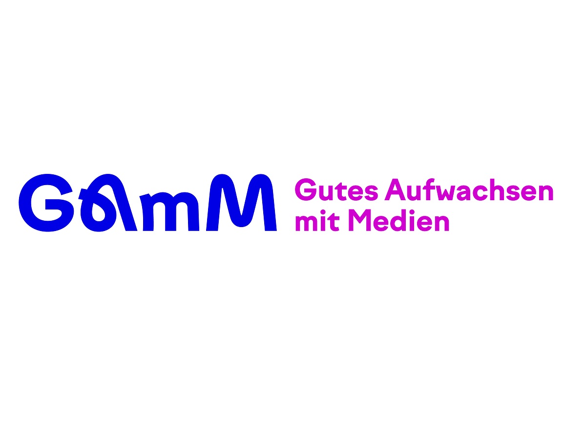 Initiative Gutes Aufwachsen mit Medien - Demokratie braucht Medienkompetenz Initiative Gutes Aufwachsen mit Medien - Demokratie braucht Medienkompetenz