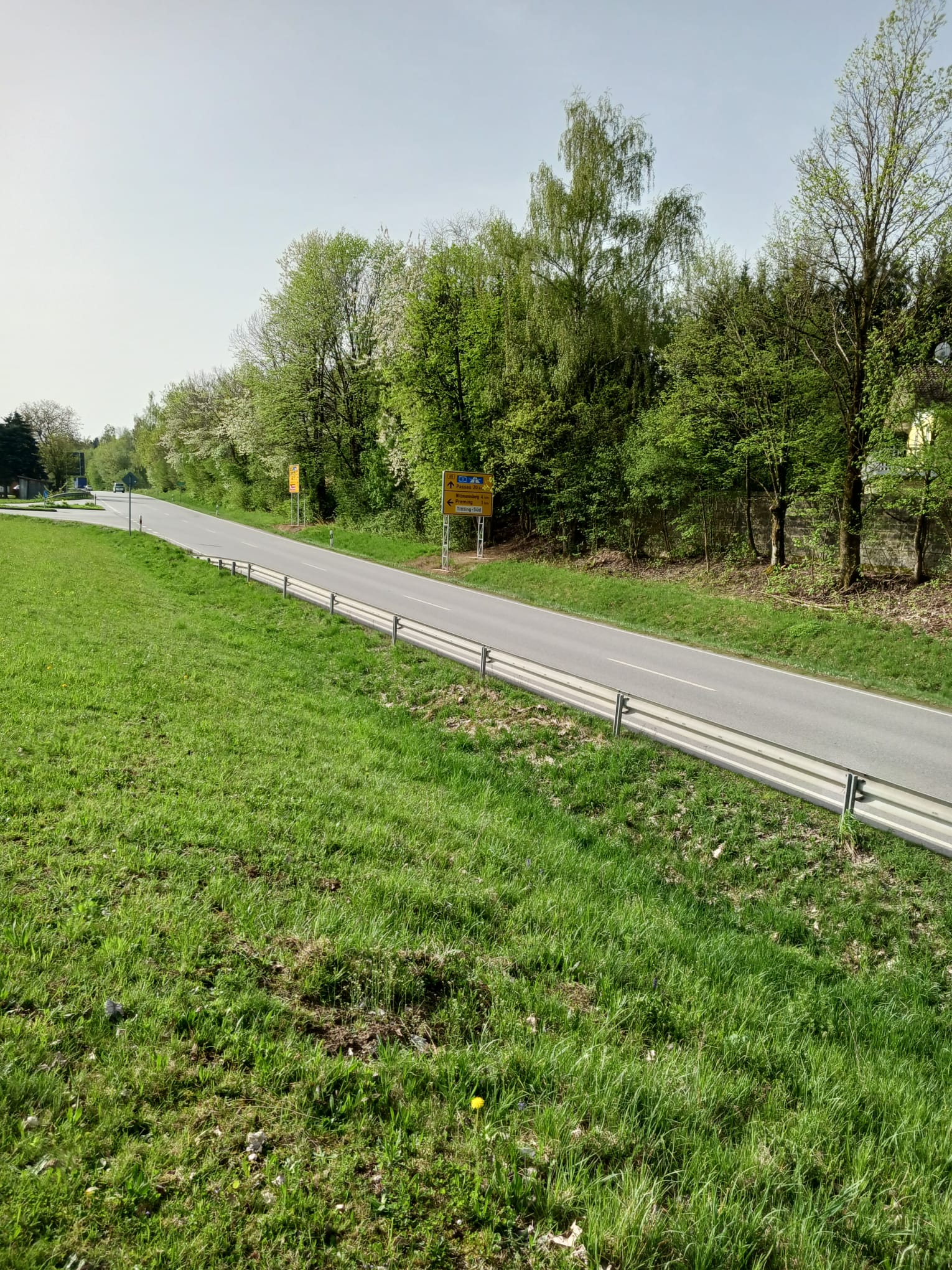 " Lebensgefährliche Todeseinmündung" bei der B 85 Tittling - Süd (Die Bildrechte liegen bei dem Verfasser der Mitteilung.)