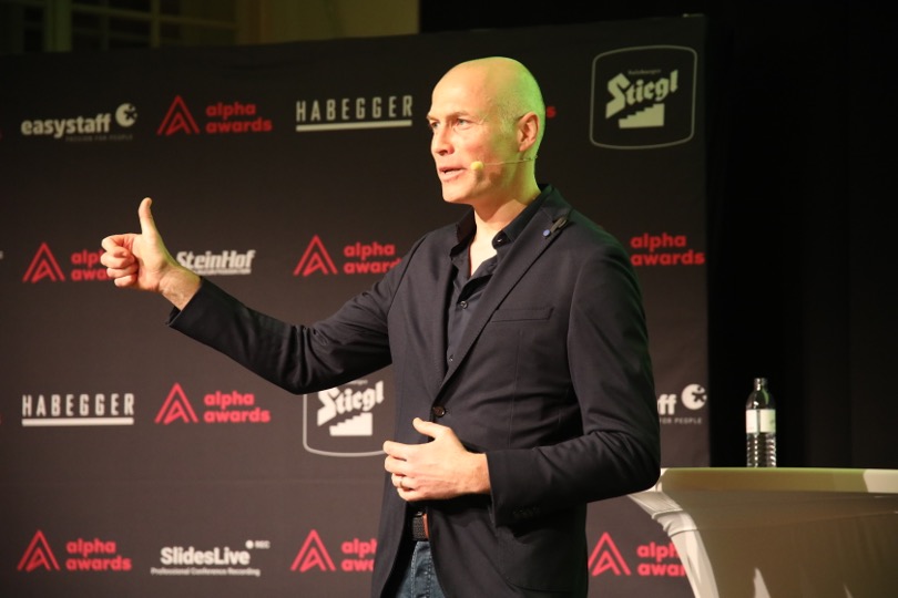 Stefan Böck, alpha awards CEO, beim alpha awards FORUM, der jährlichen Award-Fachkonferenz (Die Bildrechte liegen bei dem Verfasser der Mitteilung.) Stefan Böck, alpha awards CEO, beim alpha awards FORUM, der jährlichen Award-Fachkonferenz (Die Bildrechte liegen bei dem Verfasser der Mitteilung.)