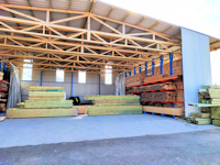 Mit Regalhallen können Unternehmen schnell wettergeschützte Lagerkapazitäten aufbauen. (© OHRA) Mit Regalhallen können Unternehmen schnell wettergeschützte Lagerkapazitäten aufbauen. (© OHRA)