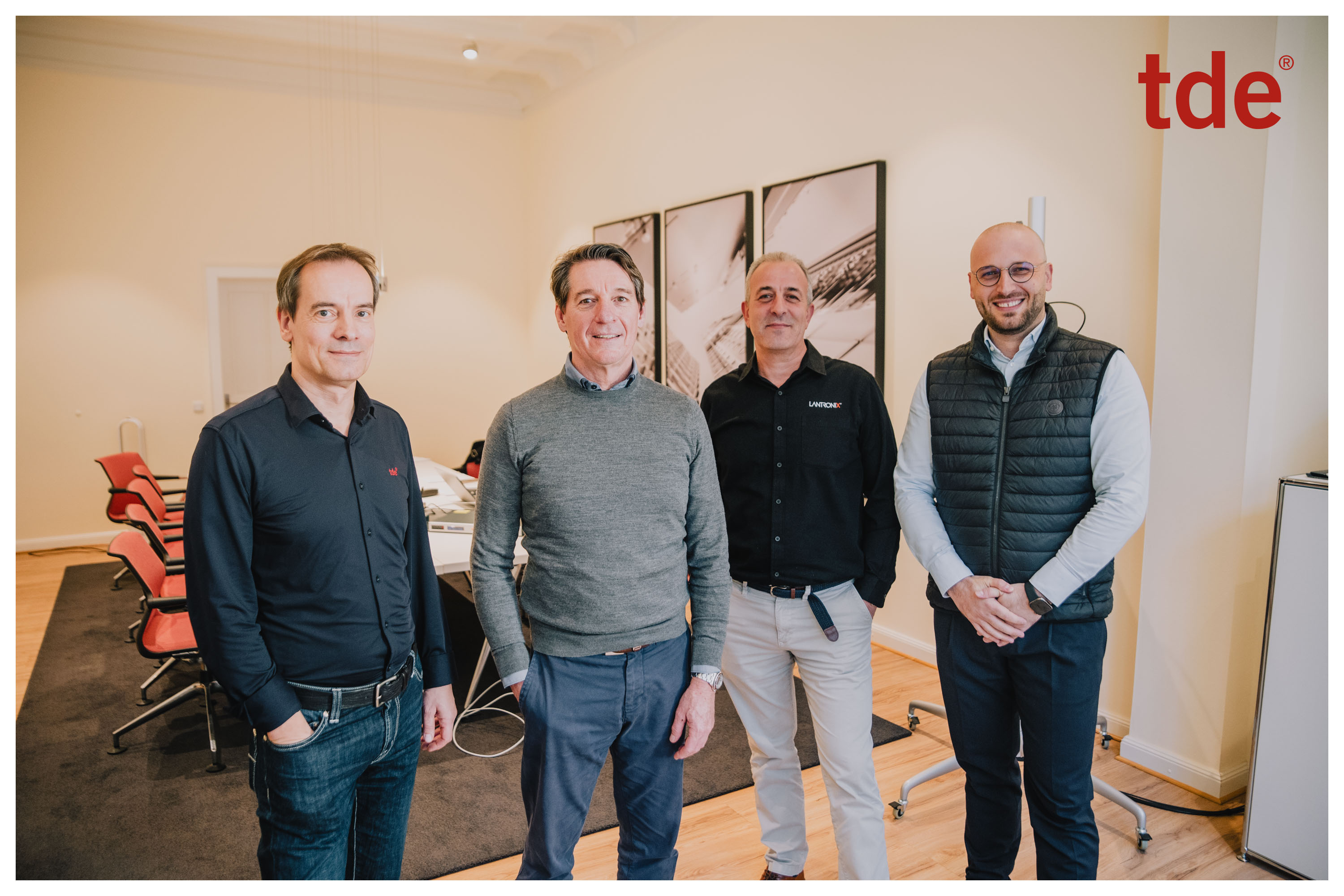 v.l.n.r. AndréEngel (tde), Gregor Meier, Fadil Bequiri, Dardan Gecai (Lantronix) (Bildquelle: tde - trans data elektronik GmbH)