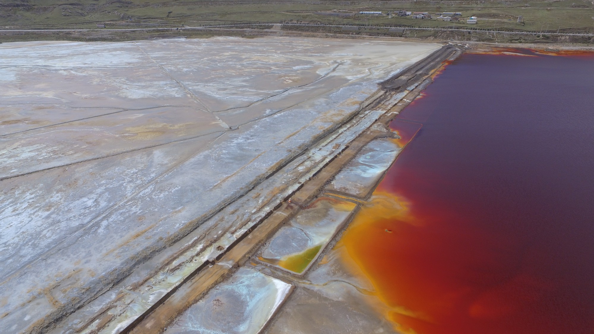 Hinterlassenschaften des früheren Tagebaus auf dem QT-Projekt; Quelle: Cerro de Pasco Resources Hinterlassenschaften des früheren Tagebaus auf dem QT-Projekt; Quelle: Cerro de Pasco Resources
