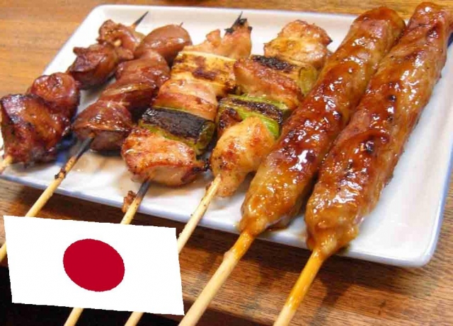 So grillt man in Japan: Fernöstliche Hühnchen-Spieße aus dem Land der aufgehenden Sonne