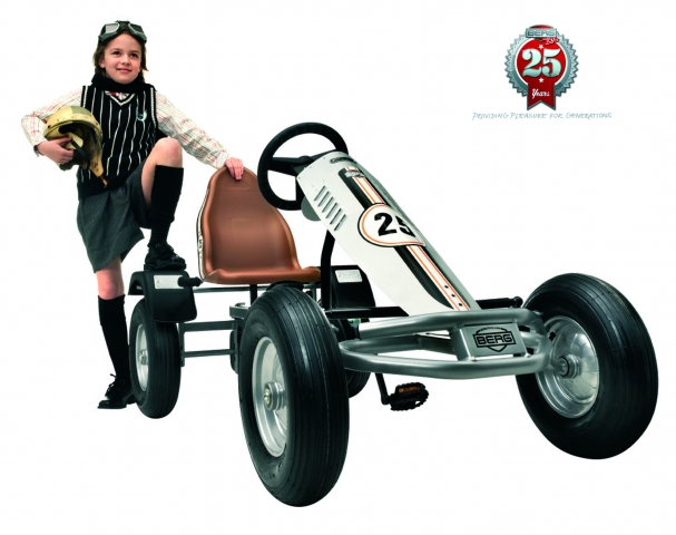 Retro-Kart im Stil alter Rennwagen Retro-Kart im Stil alter Rennwagen