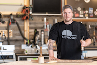 Siggi Hoffmann hat mit einem Kragarmregal von OHRA Ordnung in seine Werkstatt gebracht.