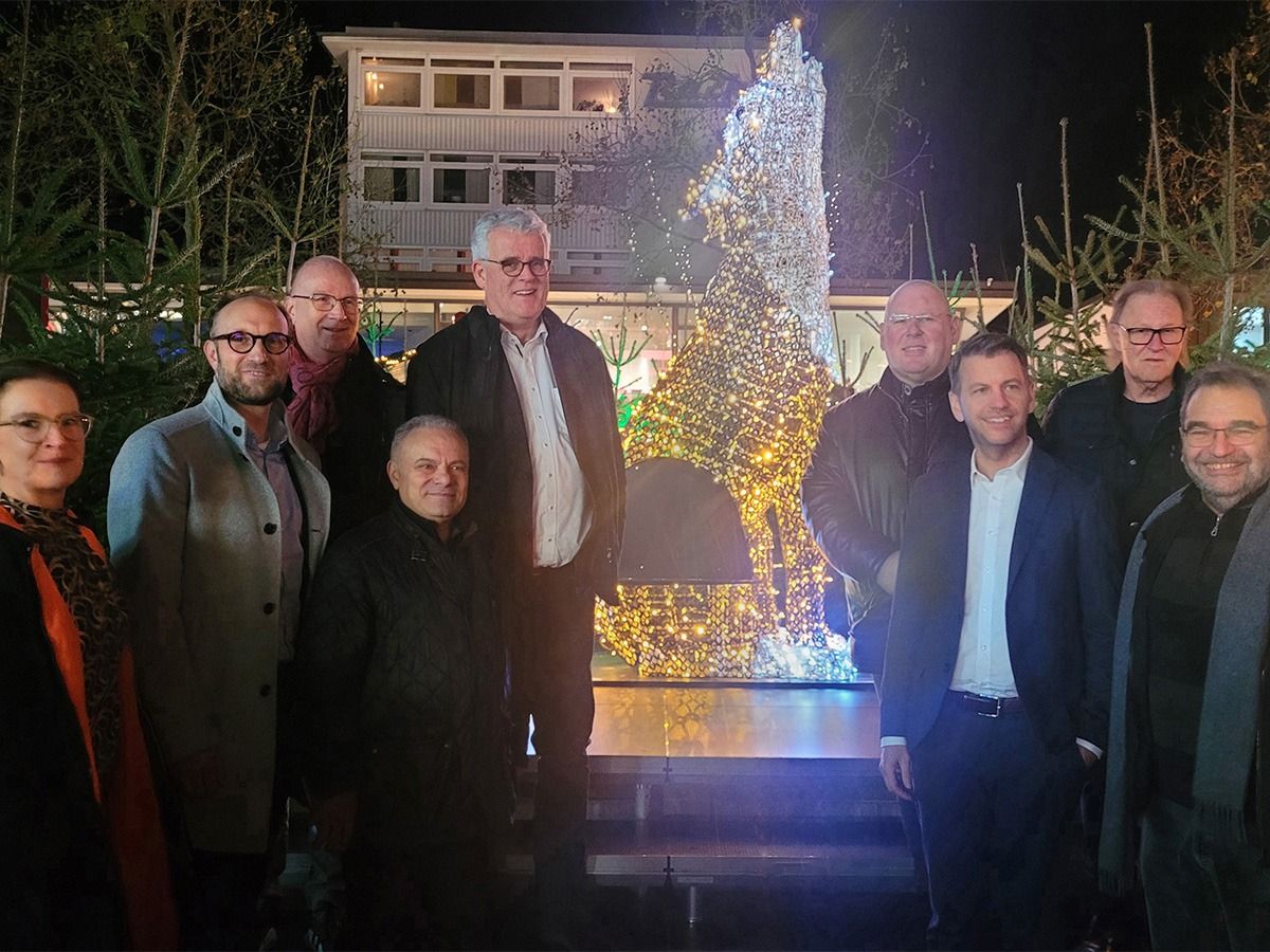 Einweihung des Fotopoints auf dem Wolfsburger Weihnachtsmarkt (© WMG Wolfsburg) Einweihung des Fotopoints auf dem Wolfsburger Weihnachtsmarkt (© WMG Wolfsburg)