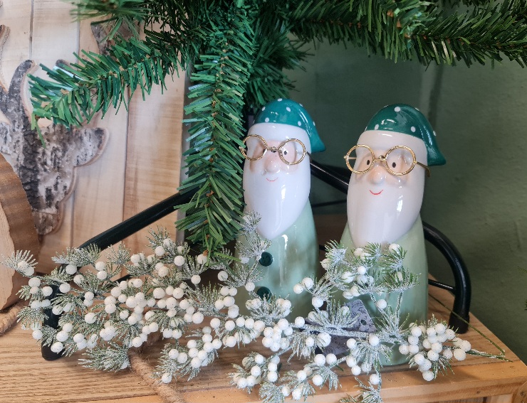 Keramik-Figur Nikolaus mit einer Brille. Jola Simer, tischdeko-online.de, 02.12.24, Dorsten Keramik-Figur Nikolaus mit einer Brille. Jola Simer, tischdeko-online.de, 02.12.24, Dorsten