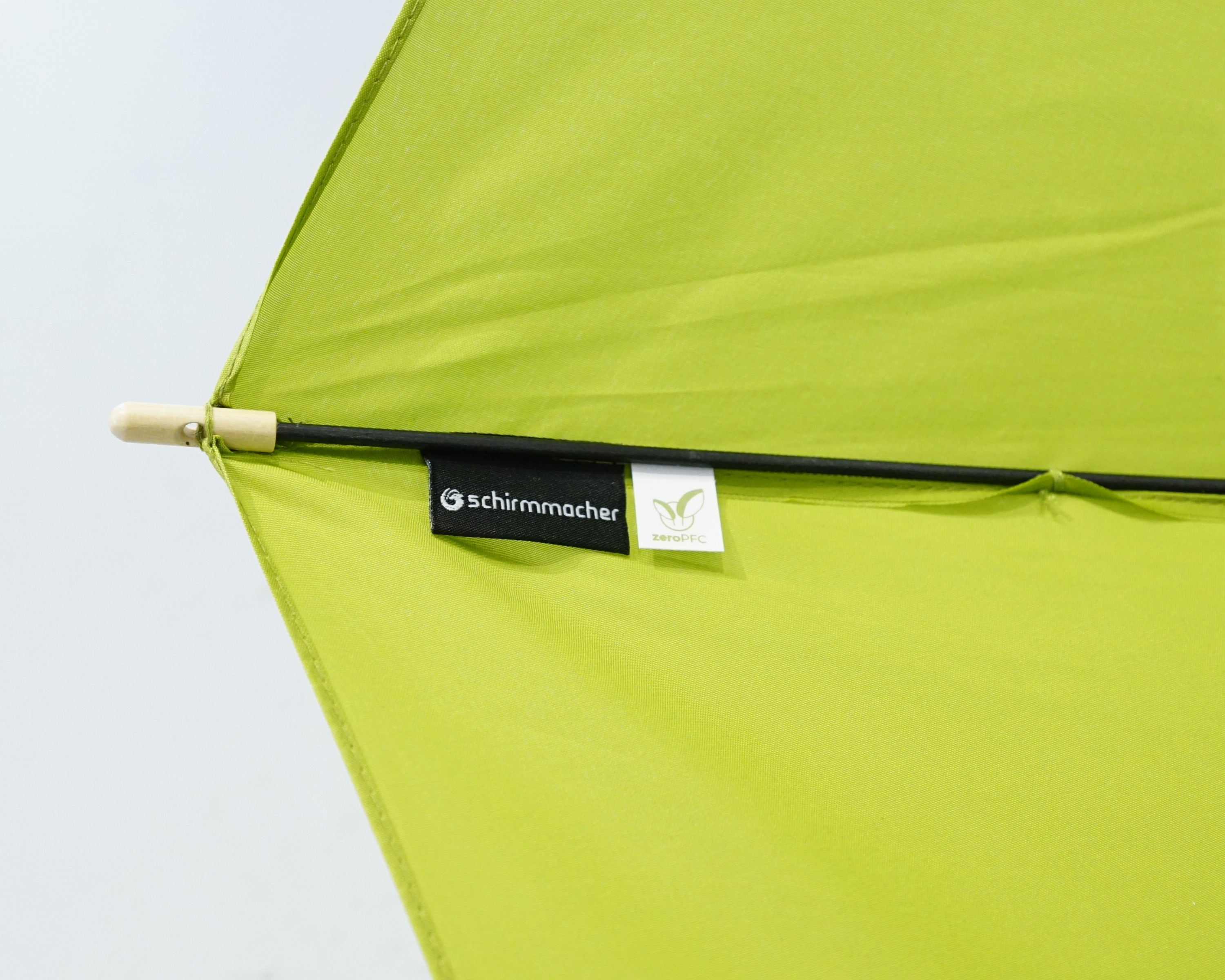 Neu im Schirmmacher-Sortiment: PFC-freie Regenschirme.