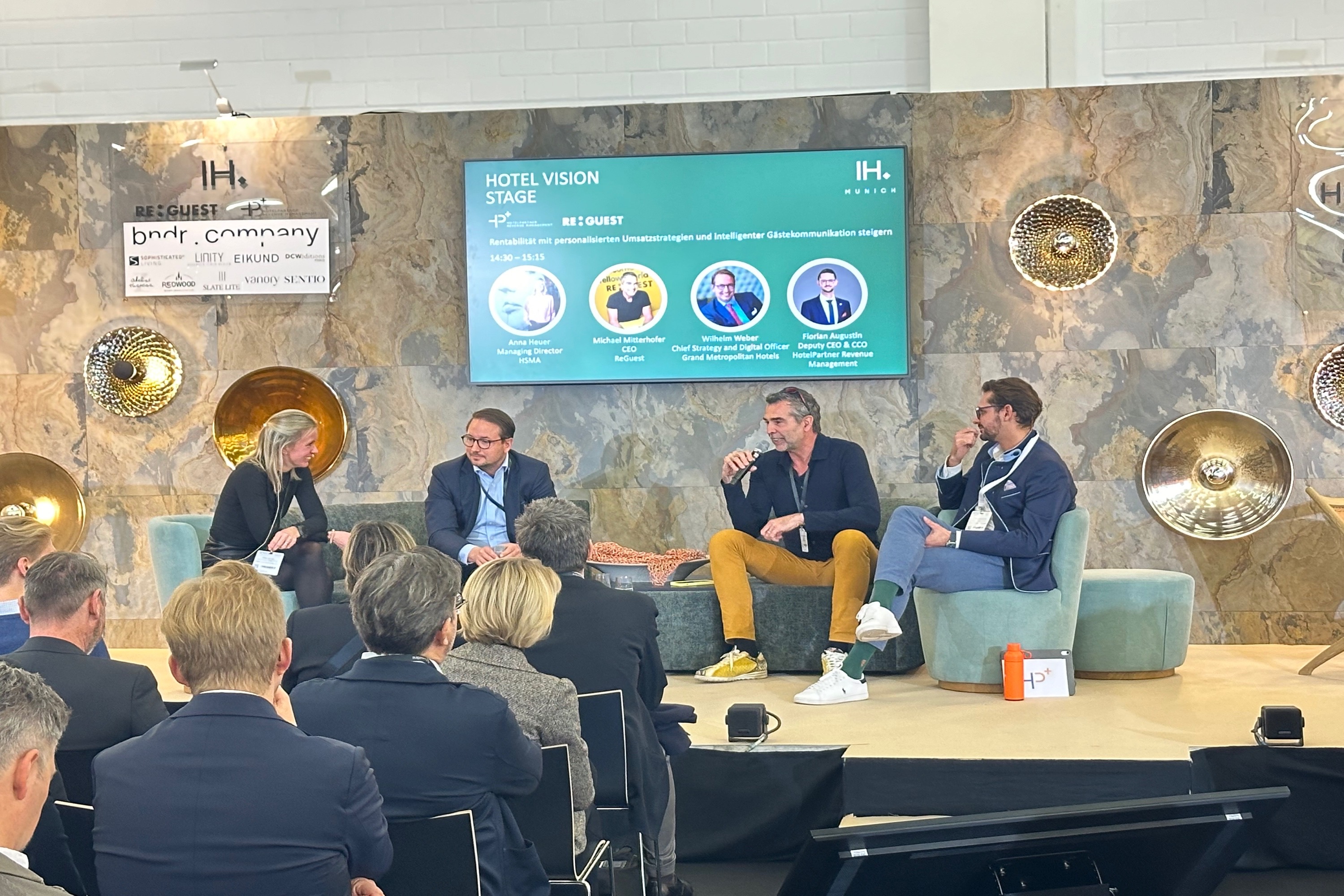 Podiumsdiskussion Independent Hotel Show Munich 2024.