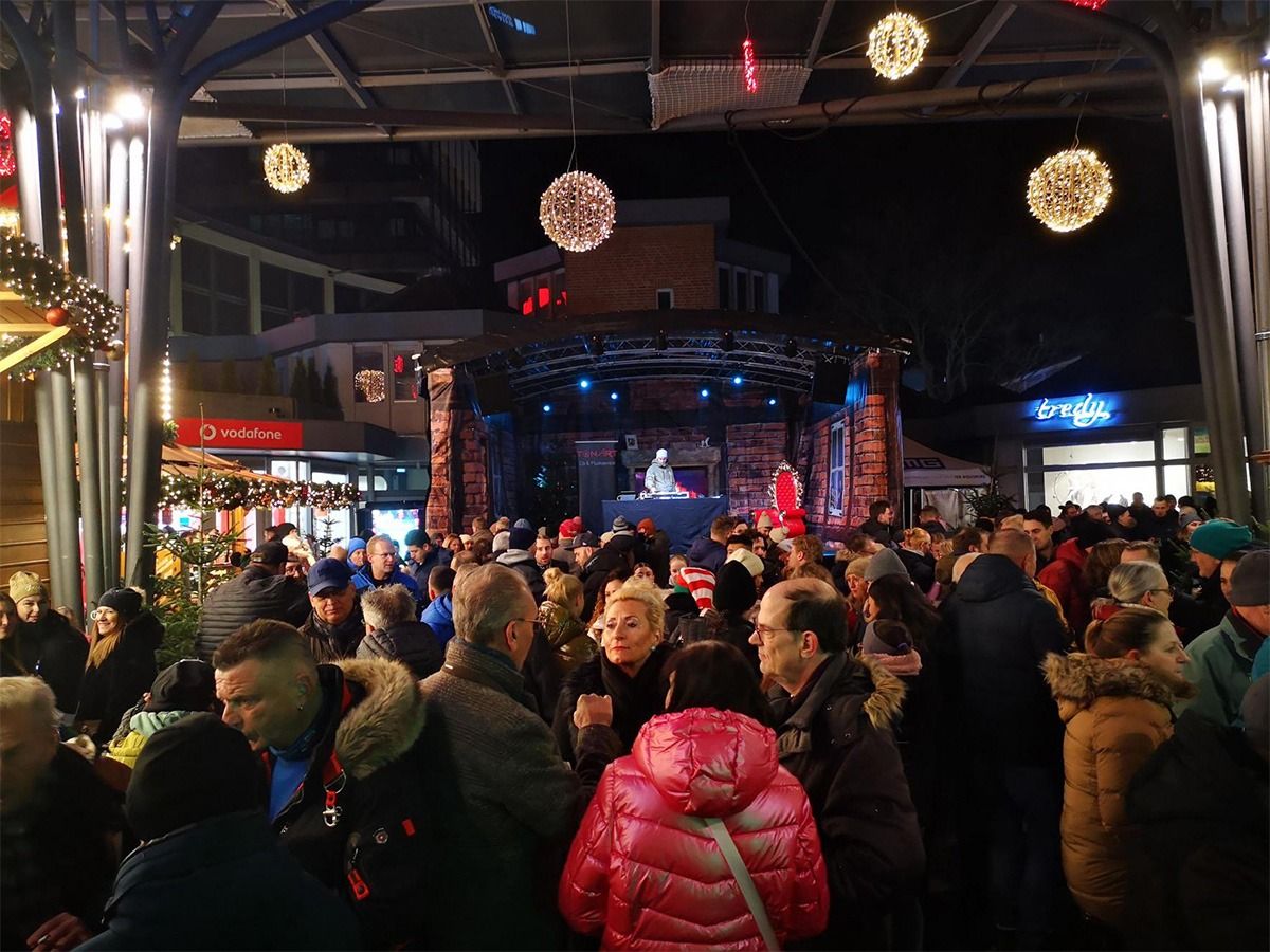 Wolfsburger Weihnachtsmarkt (© WMG Wolfsburg) Wolfsburger Weihnachtsmarkt (© WMG Wolfsburg)