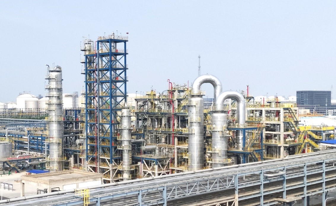Sailboat's new plant for high-purity EC and DMC using the Asahi Kasei process technology (Die Bildrechte liegen bei dem Verfasser der Mitteilung.) Sailboat's new plant for high-purity EC and DMC using the Asahi Kasei process technology (Die Bildrechte liegen bei dem Verfasser der Mitteilung.)