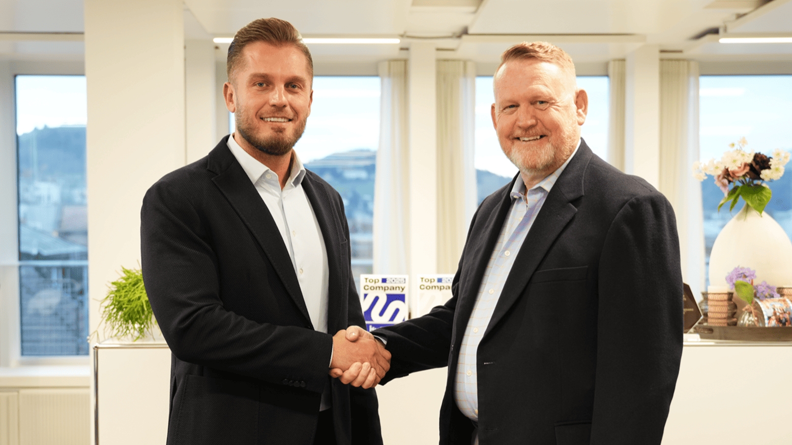 Besfort Kuqi, CEO von Swiss GRC, und Joseph Brewer, CEO von OpResONE, Inc. (Die Bildrechte liegen bei dem Verfasser der Mitteilung.) Besfort Kuqi, CEO von Swiss GRC, und Joseph Brewer, CEO von OpResONE, Inc. (Die Bildrechte liegen bei dem Verfasser der Mitteilung.)