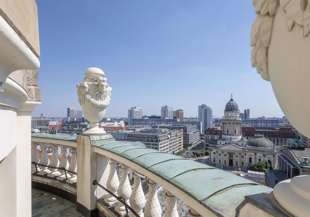 Ausblick vom Französischen Dom am Gendarmenmarkt (© BESONDERE ORTE Umweltforum Berlin GmbH)