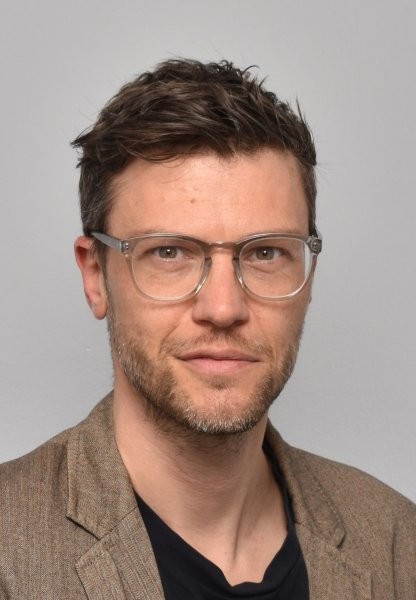 Dr. Georg Gappmayer lehrt und forscht als Ergotherapeut zu Einsamkeit und Verbundenheit Dr. Georg Gappmayer lehrt und forscht als Ergotherapeut zu Einsamkeit und Verbundenheit