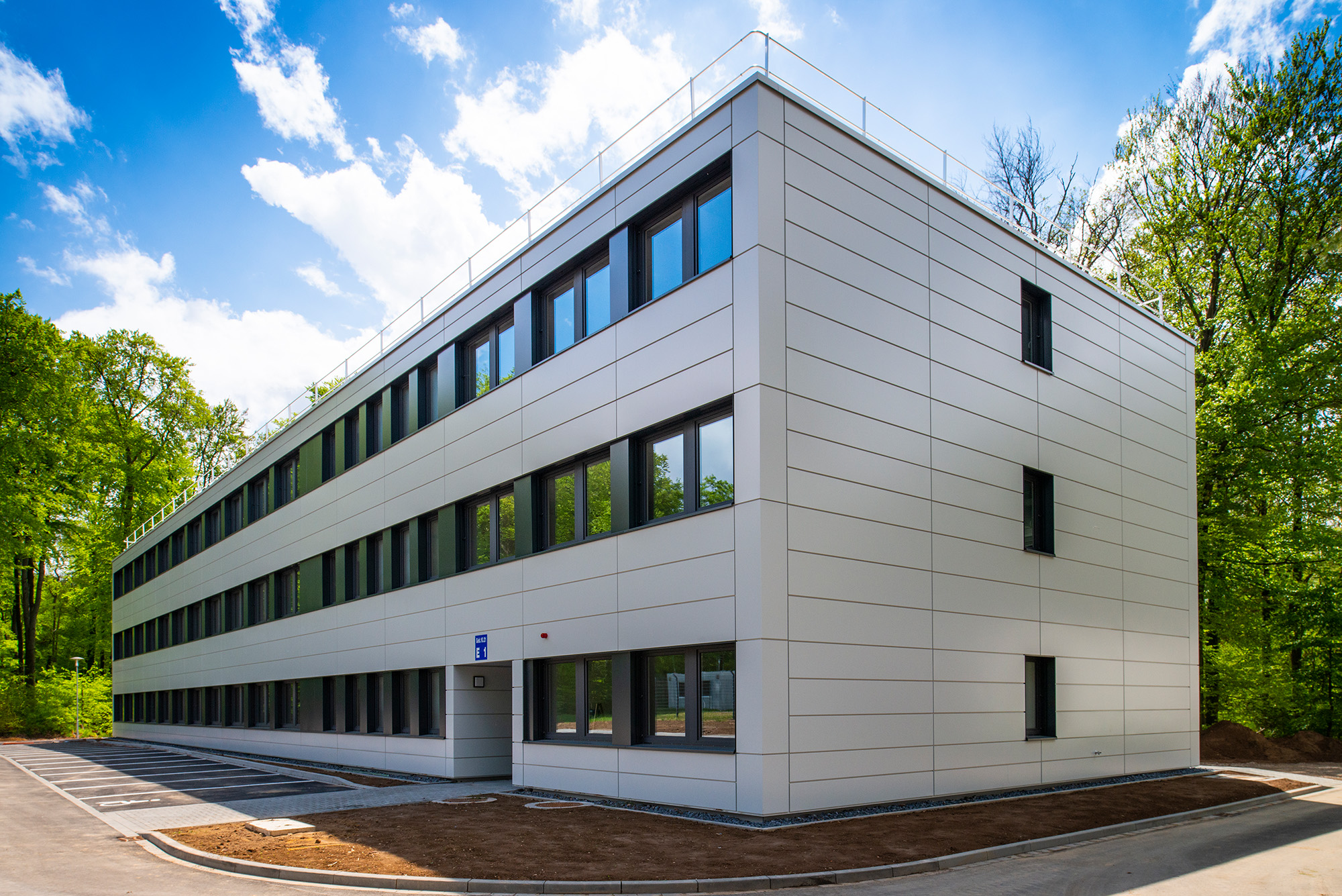 Forschungszentrum Jülich mit zwei Bürogebäuden im Modulbau-Mietsystem ProCOMFORT