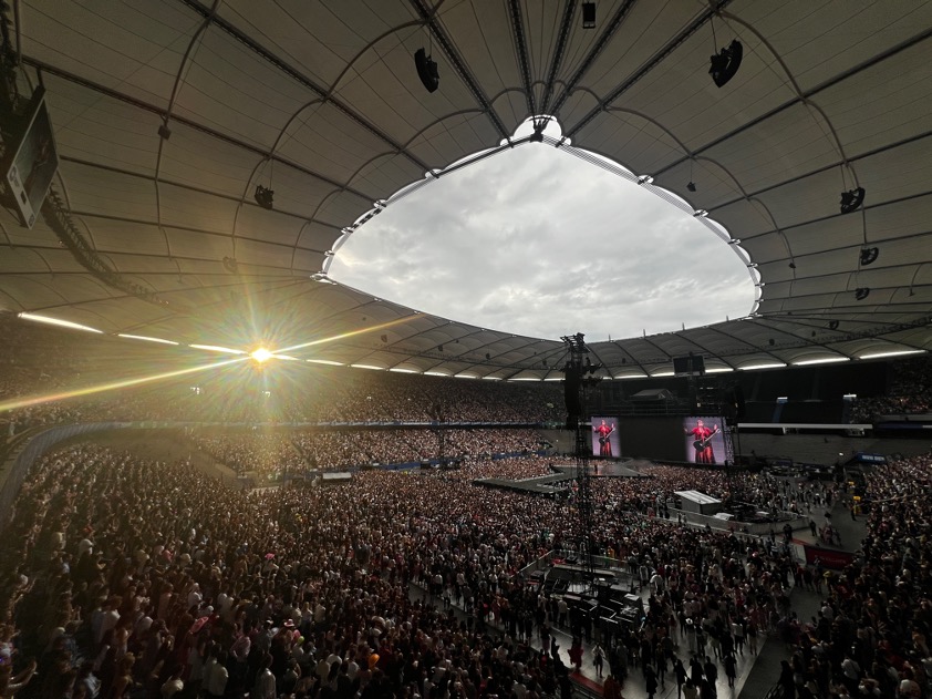 Was Unternehmen von Taylor Swift lernen können / Taylor Swift Konzert in Hamburg / Norman Gräter (Die Bildrechte liegen bei dem Verfasser der Mitteilung.) Was Unternehmen von Taylor Swift lernen können / Taylor Swift Konzert in Hamburg / Norman Gräter (Die Bildrechte liegen bei dem Verfasser der Mitteilung.)