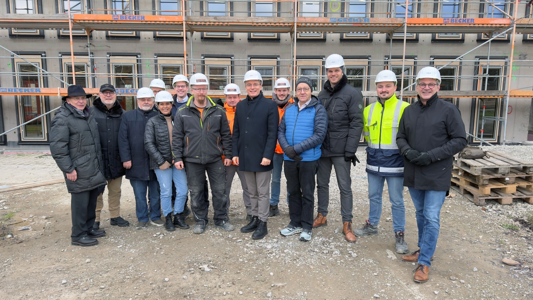 Sie freuen sich auf das neue Landratsamtsgebäude in Kehl. (Bildquelle: Landratsamt Ortenaukreis/Kai Hockenjos)