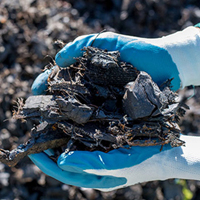 In chemischen Recyclingverfahren entstehen aus Altreifen wertvolle und stark nachgefragte Rohstoffe In chemischen Recyclingverfahren entstehen aus Altreifen wertvolle und stark nachgefragte Rohstoffe