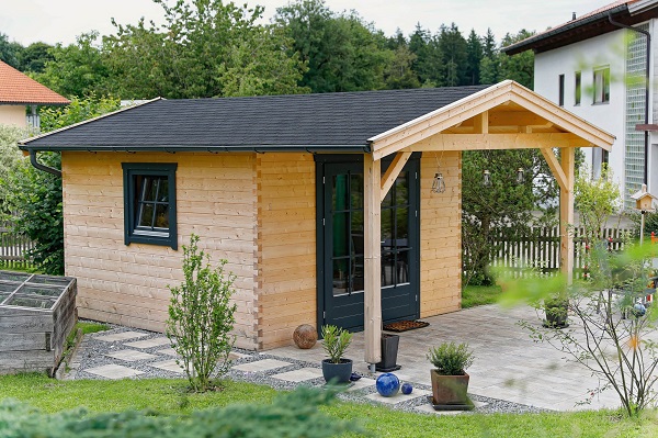 Holz steht seit jeher für Nachhaltigkeit, Natürlichkeit und zeitlose Eleganz. In der modernen Gartengestaltung hat es sich als Material etabliert, das nicht nur funktionale, sondern auch ästhetische Anforderungen erfüllt Holz steht seit jeher für Nachhaltigkeit, Natürlichkeit und zeitlose Eleganz. In der modernen Gartengestaltung hat es sich als Material etabliert, das nicht nur funktionale, sondern auch ästhetische Anforderungen erfüllt