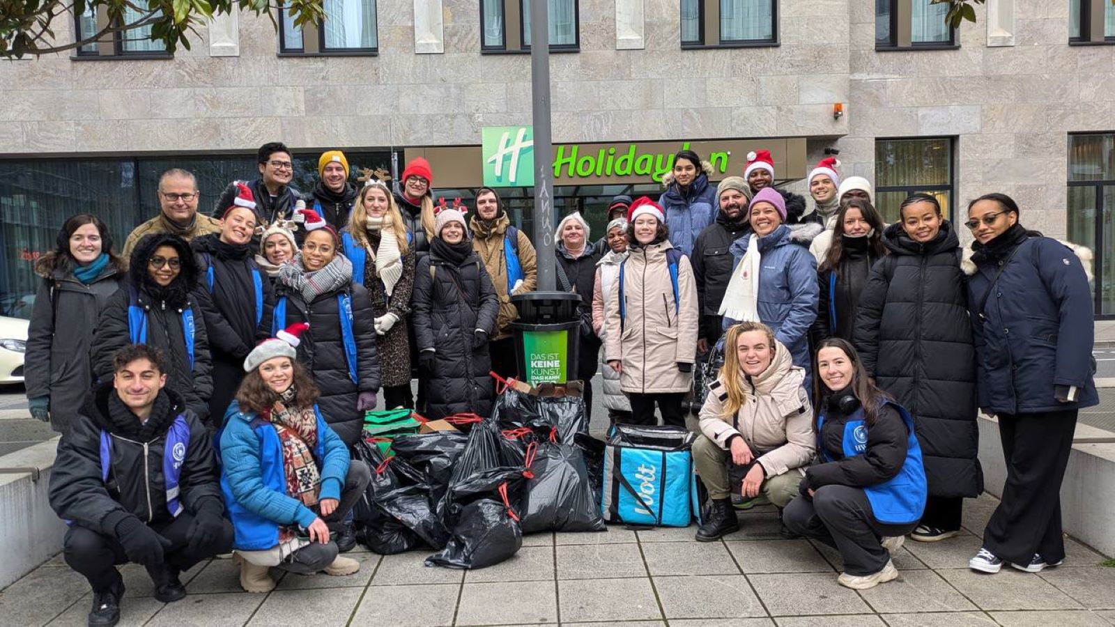 30. Clean-up in weihnachtlicher Stimmung im Frankfurter Bahnhofsviertel