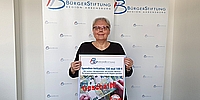 Carmen Lau wirbt für die Spendeninitiative „100 mal 100 Euro“ (BürgerStiftung Region Ahrensburg)