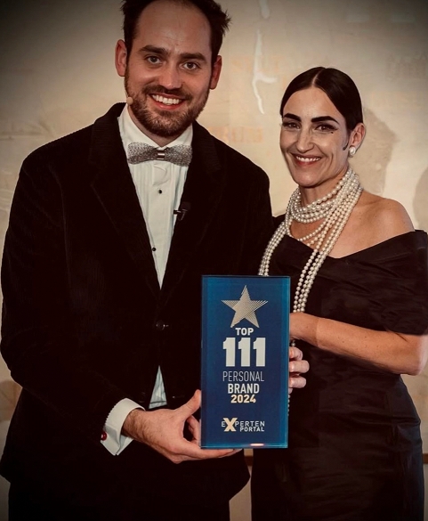 Josua Laufer& Gesine Gold bei der Preisverleihung (Die Bildrechte liegen bei dem Verfasser der Mitteilung.)