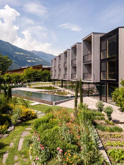  Vielfältige Poollandschaft des Hotels (c) Florian Andergassen (Hotel Sand)