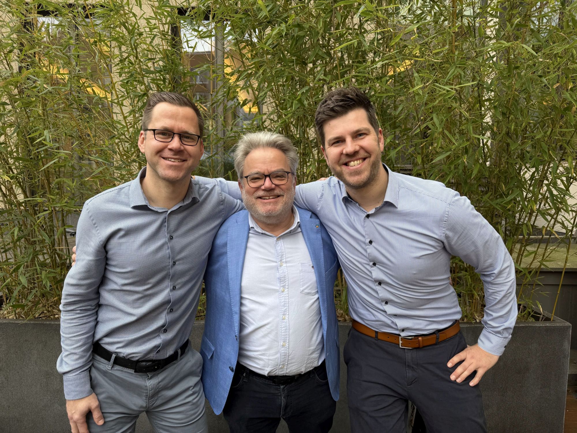 Marcel Böttcher (beBOLD), Felix Binsack (TIMETOACT), Joris Schoor (beBOLD) (v.l.n.r.) (Bildquelle: TIMETOACT GROUP)