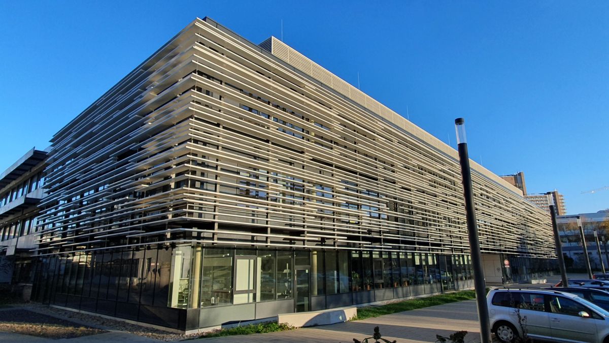 Außenansicht Neubau des Labors der Physik der Universität zu Köln (© synavision)
