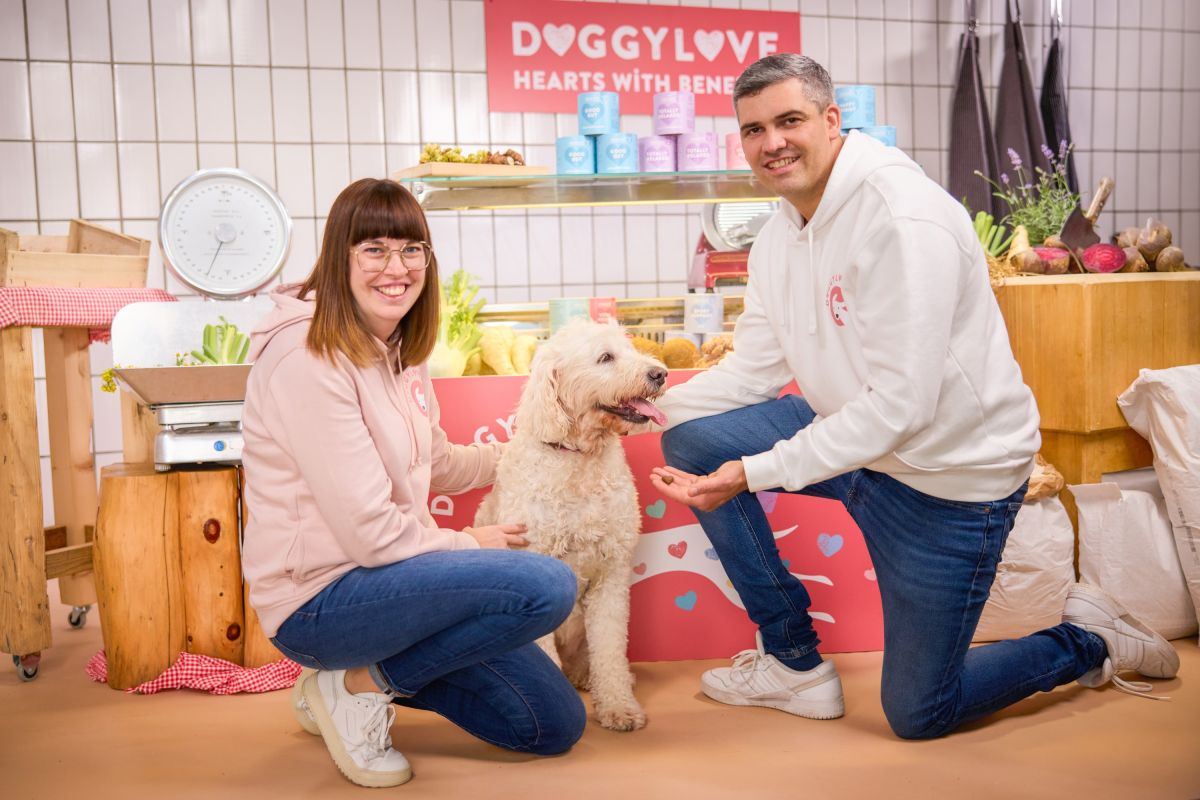 DoggyLove: Funktionale Hundesnacks, die durch natürliche Zutaten und nachhaltige Produktion überzeugt (© DoggyLove)