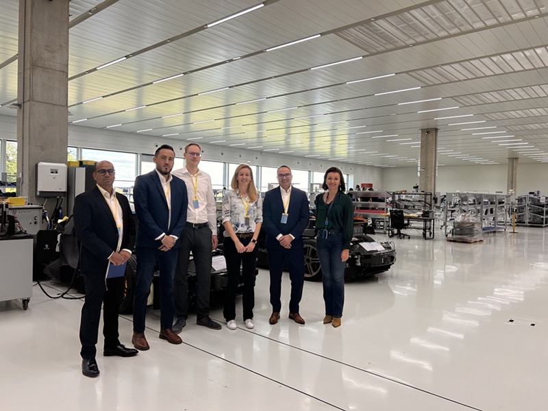 Die Verantwortlichen von Rimac und iTAC für das Greenfield-Projekt zur Batterieproduktion (Bildquelle: Rimac)