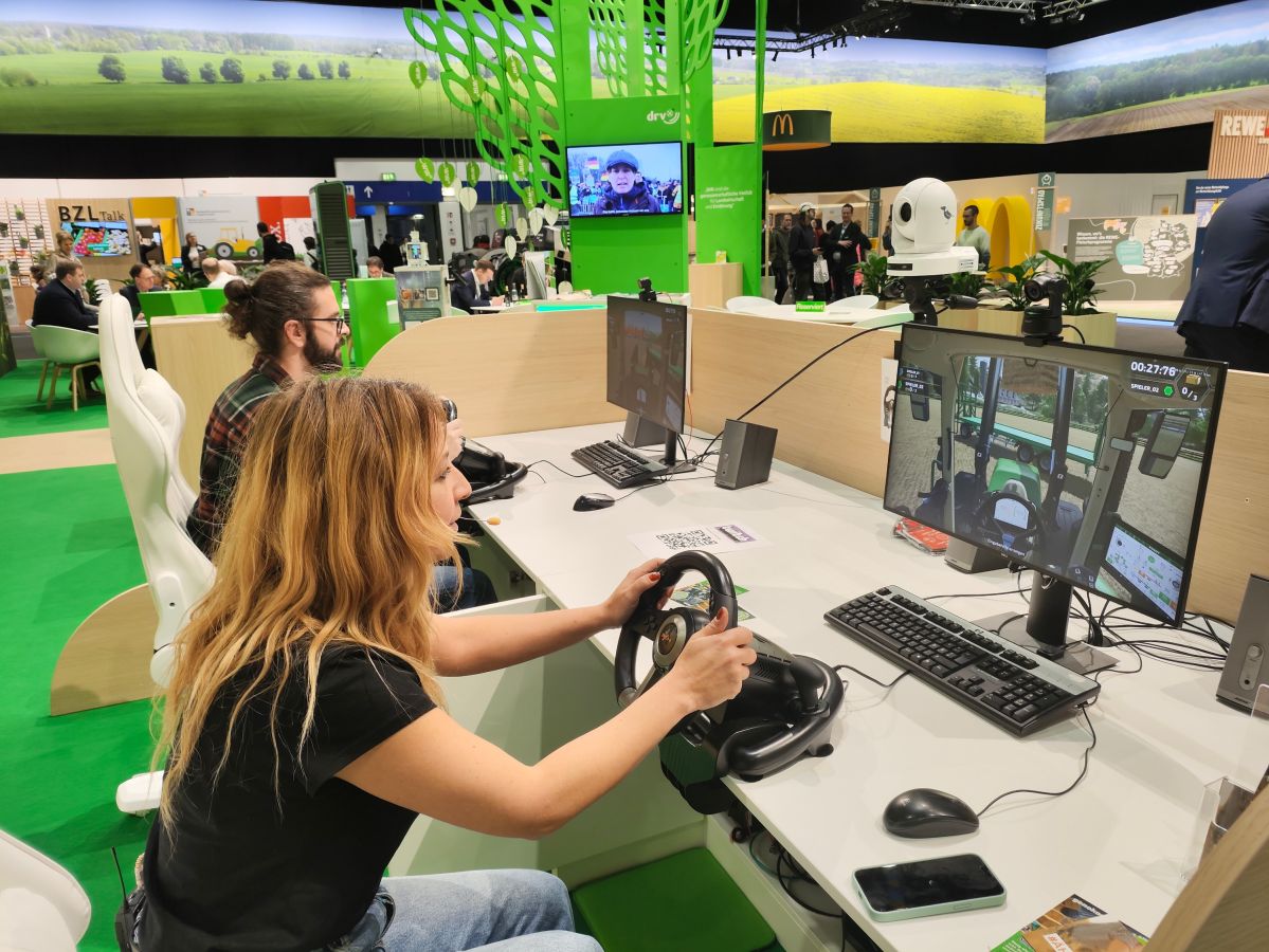 Mediacolor.TV Videoproduktion, Livestreaming Farming Simulator, Erklärvideo, E-Learning (© Mediacolor.TV) Mediacolor.TV Videoproduktion, Livestreaming Farming Simulator, Erklärvideo, E-Learning (© Mediacolor.TV)
