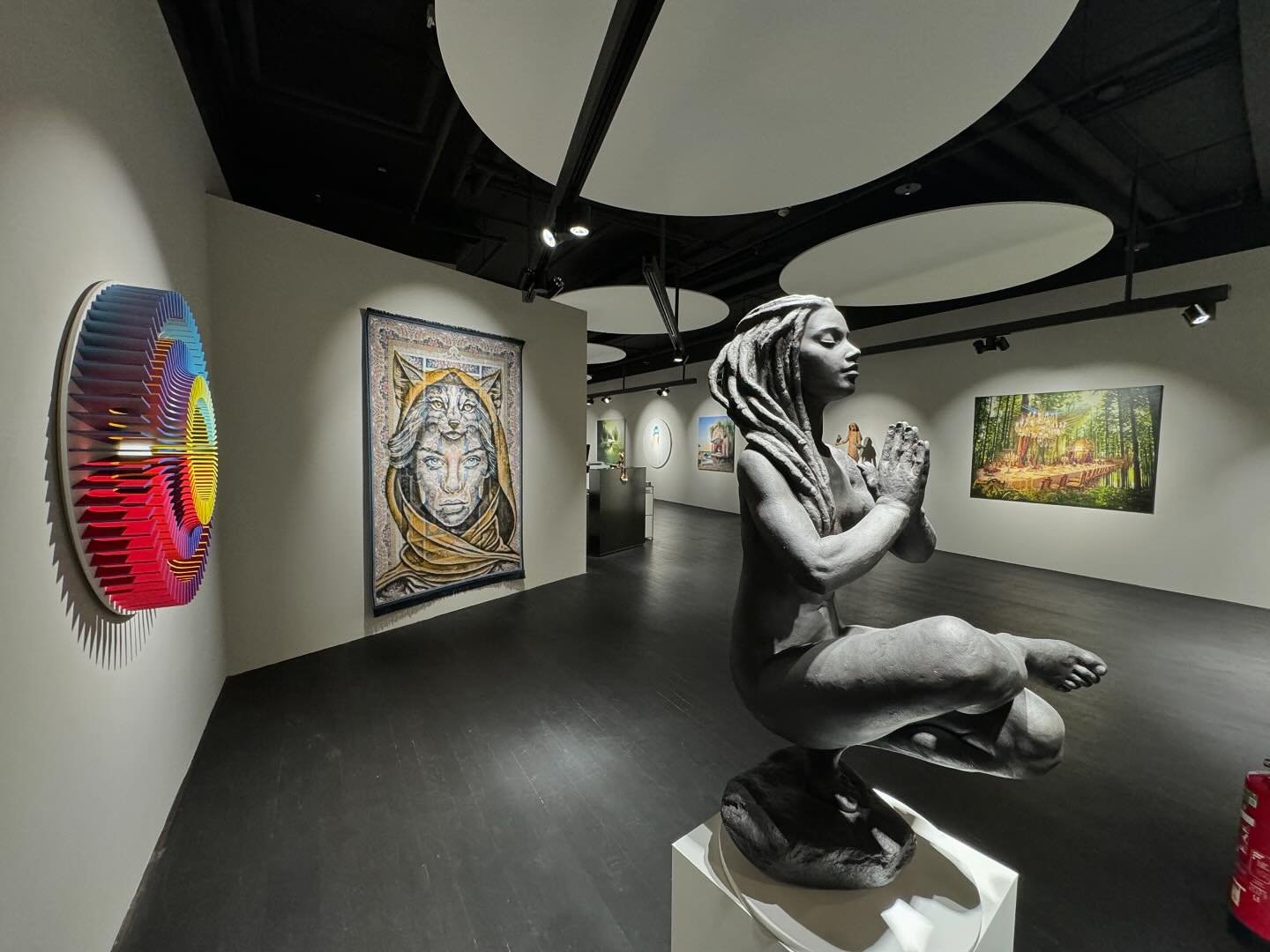 Casambi gesteuerte Beleuchtung in der Galerie Marx Stilwerk Düsseldorf (Die Bildrechte liegen bei dem Verfasser der Mitteilung.)