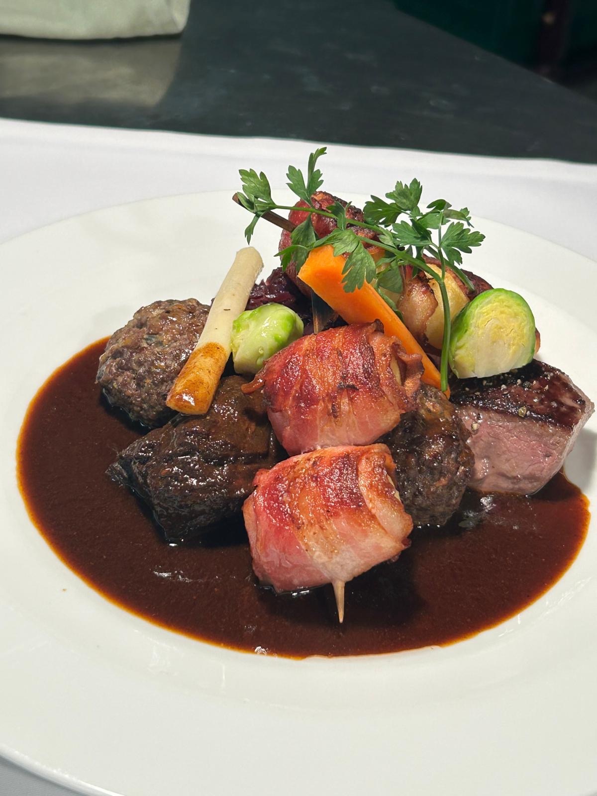 Wildes Surf & Turf: Heide Kröpke kredenzt Neues aus der Jagd ©Privathotels Dr. Lohbeck