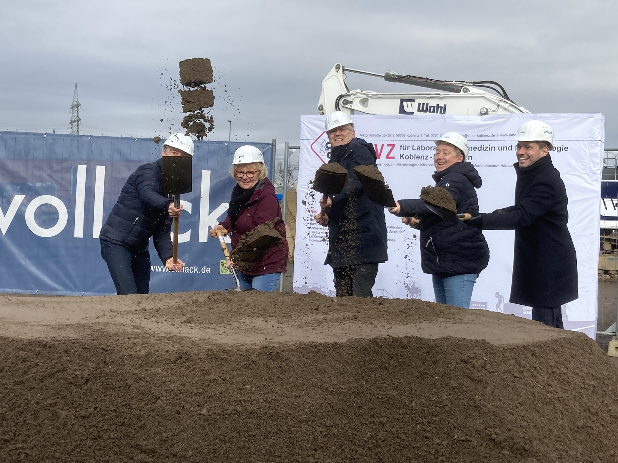 Der Spatenstich für das neue Gebäude des MVZ Labor Koblenz ist gesetzt. (Bildquelle: Vollack Gruppe) Der Spatenstich für das neue Gebäude des MVZ Labor Koblenz ist gesetzt. (Bildquelle: Vollack Gruppe)