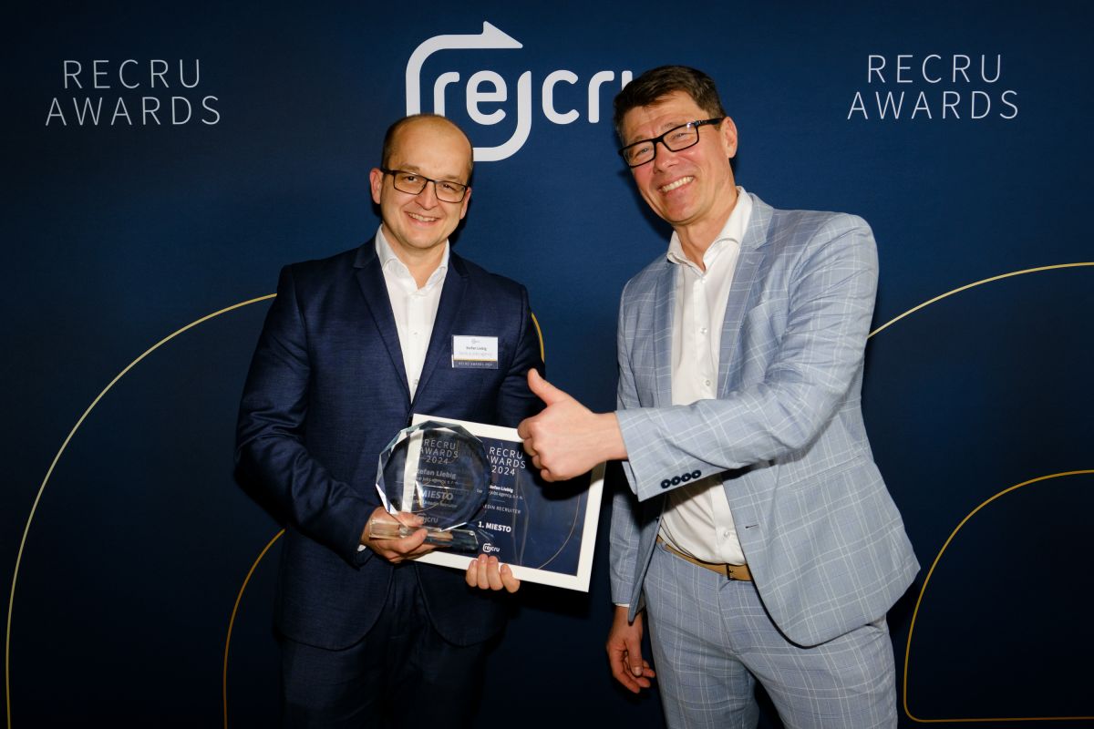 Stefan Liebig - Gewinner des RECRU AWARDS 2024 als einflussreichster LinkedIn Recruiter  (© https://www.recruhr.com/)