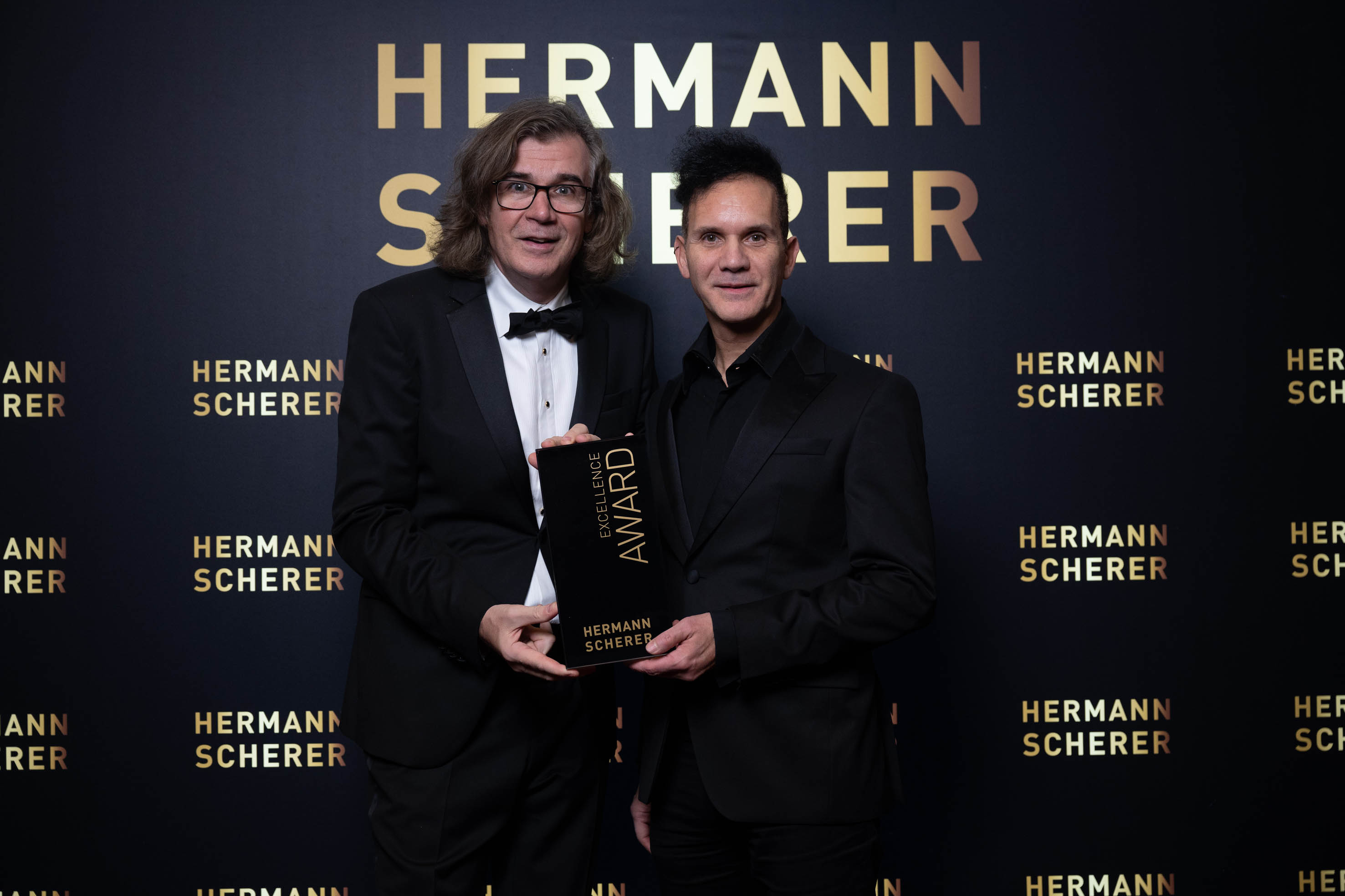 Speaker-Legende Herrmann Scherer verleiht"1. Internationalen Speaker Award" an Andreas Bromba (Die Bildrechte liegen bei dem Verfasser der Mitteilung.) Speaker-Legende Herrmann Scherer verleiht"1. Internationalen Speaker Award" an Andreas Bromba (Die Bildrechte liegen bei dem Verfasser der Mitteilung.)