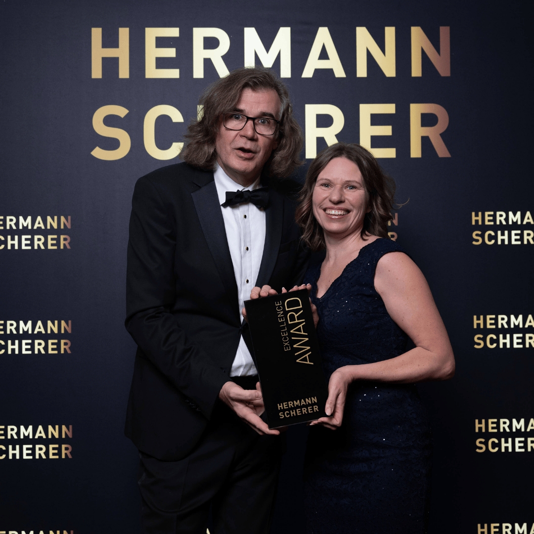Andrea Strube mit Hermann Scherer bei der Speaker Slam Award-Verleihung in Dresden. (Bildquelle: @JustinBockey)