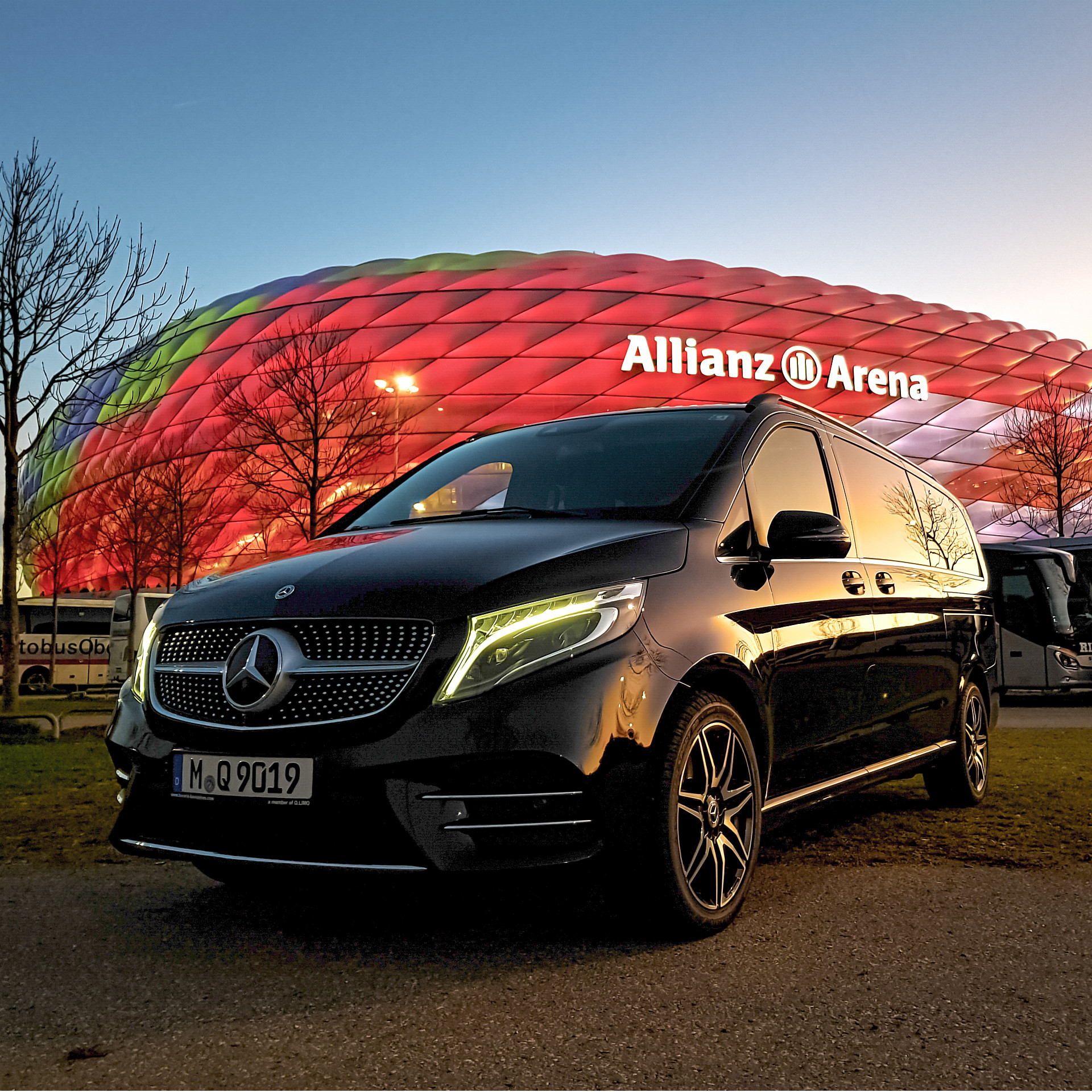 Chauffeur& Limousinenservice zur Allianz Arena - CL Finale 2025 (Die Bildrechte liegen bei dem Verfasser der Mitteilung.) Chauffeur& Limousinenservice zur Allianz Arena - CL Finale 2025 (Die Bildrechte liegen bei dem Verfasser der Mitteilung.)