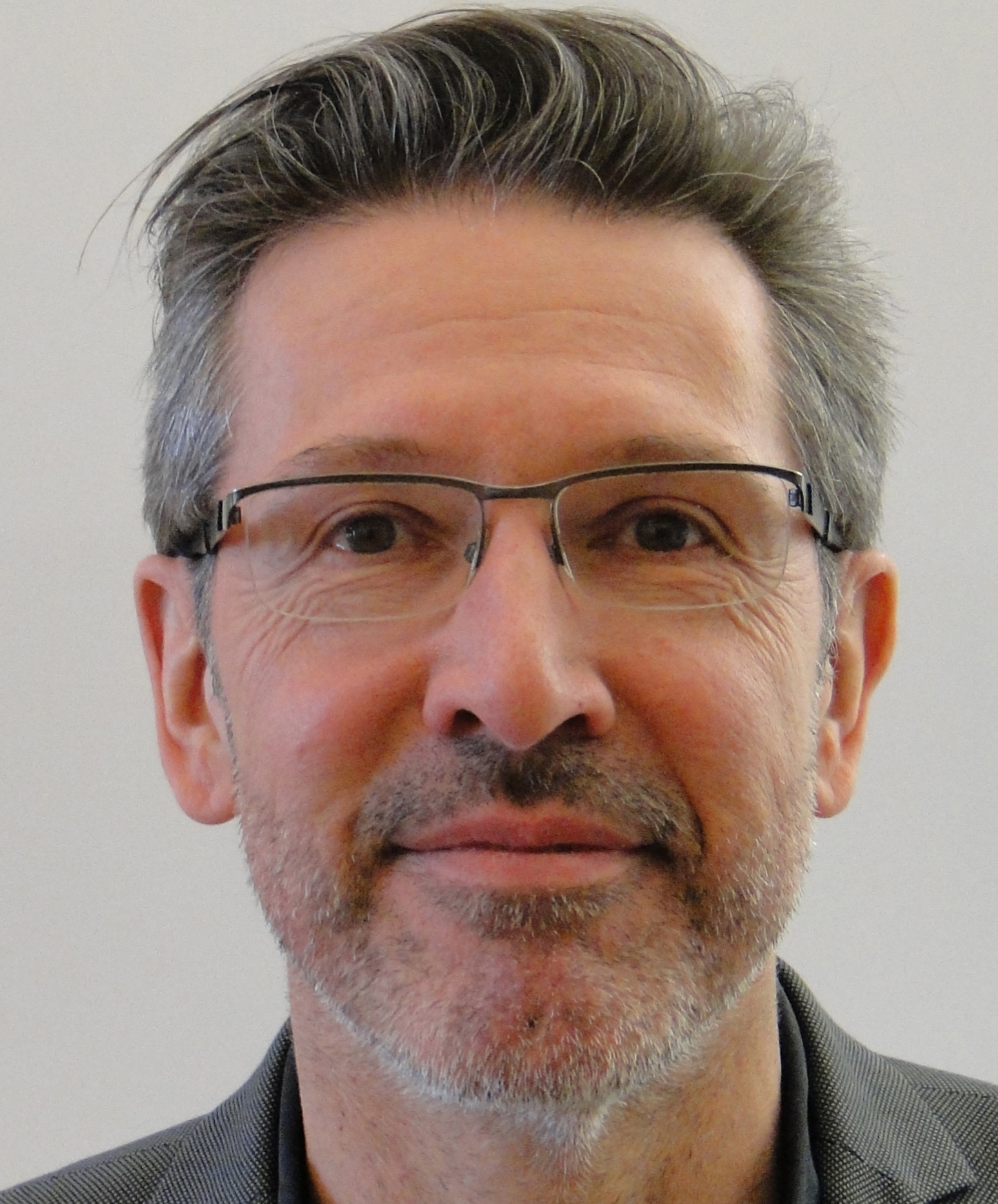 Ralf Lottes, Geschäftsführer des Bundesverbandes für Wohnungslüftung e.V. (Bildquelle: Initiative Gute Luft e.V.; Köln) Ralf Lottes, Geschäftsführer des Bundesverbandes für Wohnungslüftung e.V. (Bildquelle: Initiative Gute Luft e.V.; Köln)