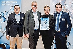 v.l.: David Zülow, Dirk Brügge, Mona Neubaur, Dr. Dieter Ostermann; (c)Wasserstoff HubRKN/Rheinland v.l.: David Zülow, Dirk Brügge, Mona Neubaur, Dr. Dieter Ostermann; (c)Wasserstoff HubRKN/Rheinland